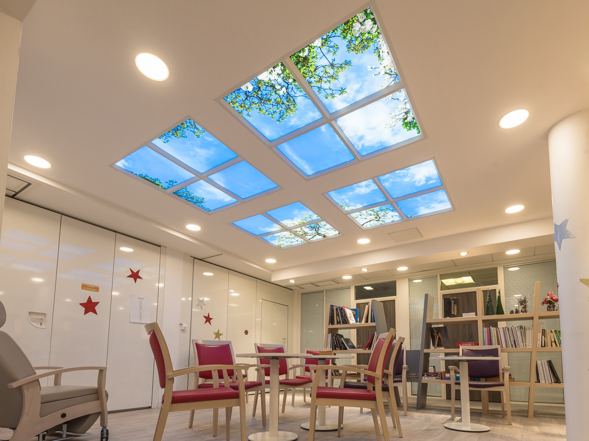 Puits de lumière artificiel installé pour transformer une pièce aveugle